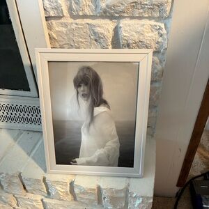 White frame Taylor Swift picture